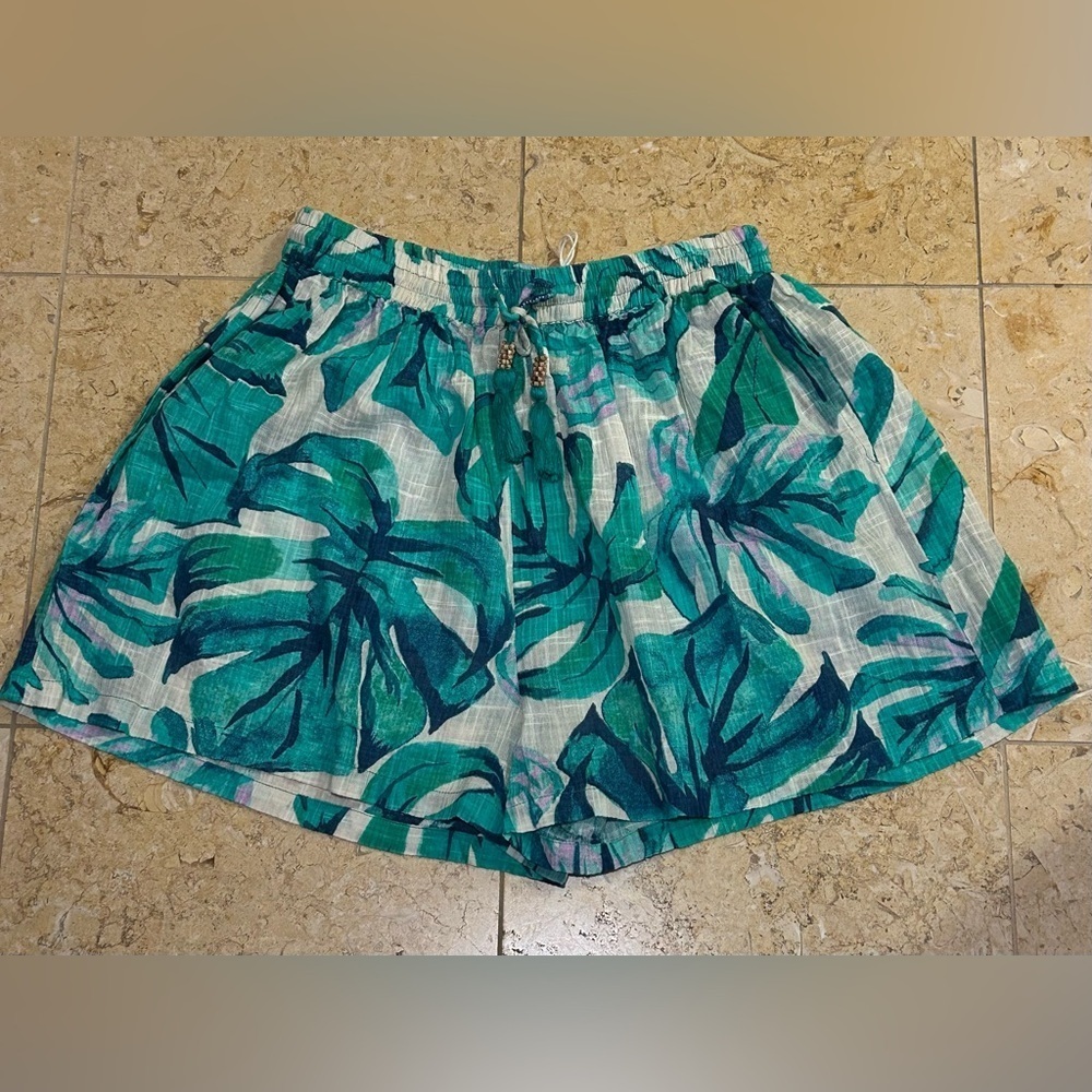 Blue Island NWT Green Leaf Print Women's Shorts Size M
